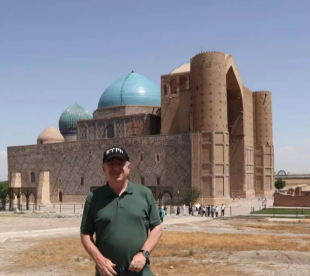 Ümit Özdağ Ayyıldız Hareketini Türkistan'daki Hoca Ahmet Yesevi Türbesi’nden başlattı - Resim: 1