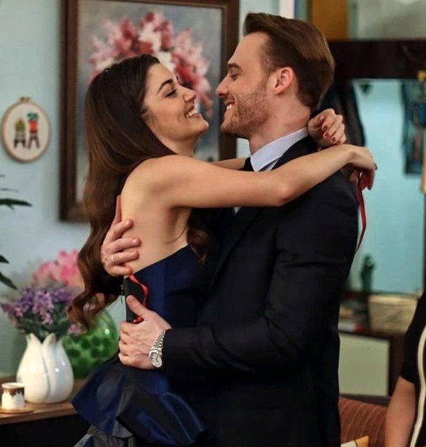 Hande Erçel Kerem Bürsin'den sürpriz pozlar geldi! Annesinin hamlesi şaşırttı - Resim: 1