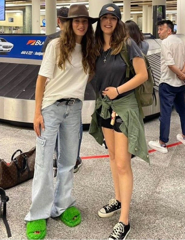 Serenay Sarıkaya'nın dalga konusu olan terliğin fiyatı şoke etti - Resim: 0