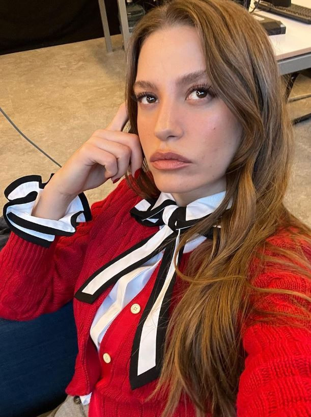 Serenay Sarıkaya Yunanistan'da tatilde; bikinili pozlarını takipçileriyle paylaştı! - Resim: 2