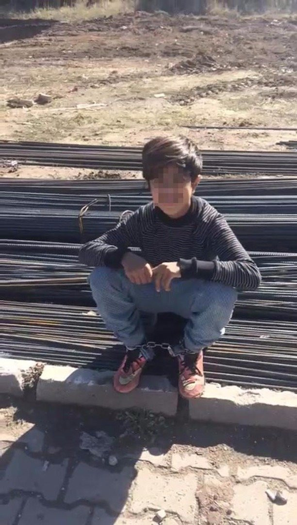 Yeğeninin ayaklarını zincire vurmuştu şimdi.. - Resim: 1