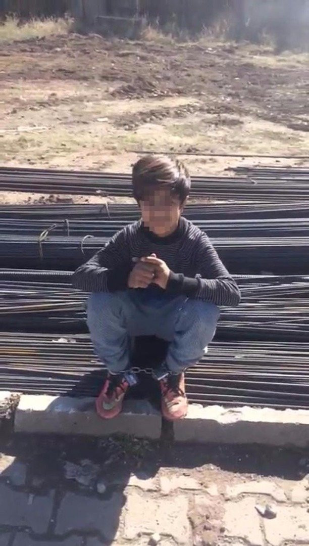 Yeğeninin ayaklarını zincire vurmuştu şimdi.. - Resim: 3