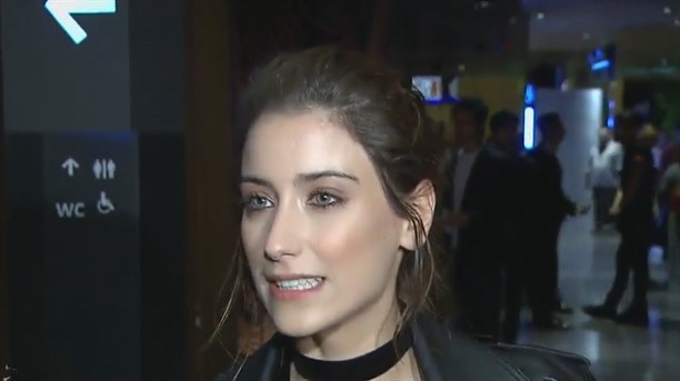 Hazal Kaya'dan yeni dizi müjdesi - Resim: 1
