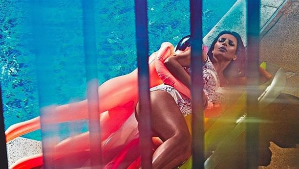 Kardashian bu sefer altsız! - Resim: 1