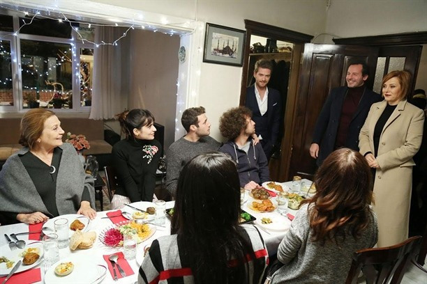 Sevilen dizi Yüksek Sosyete final yapıyor  - Resim: 2