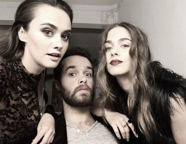 Bensu ve Hande Soral kardeşler dergi kapağı oldu - Resim: 1