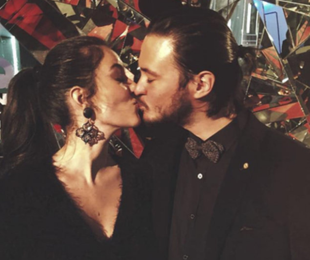 Geceye damga vuran ateşli öpücük! - Resim: 2