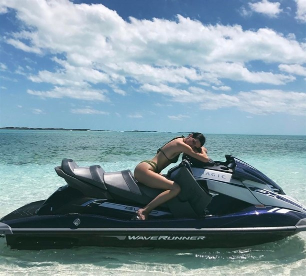 Kendall Jenner ve Bella Hadid'den jet-ski şov - Resim: 2