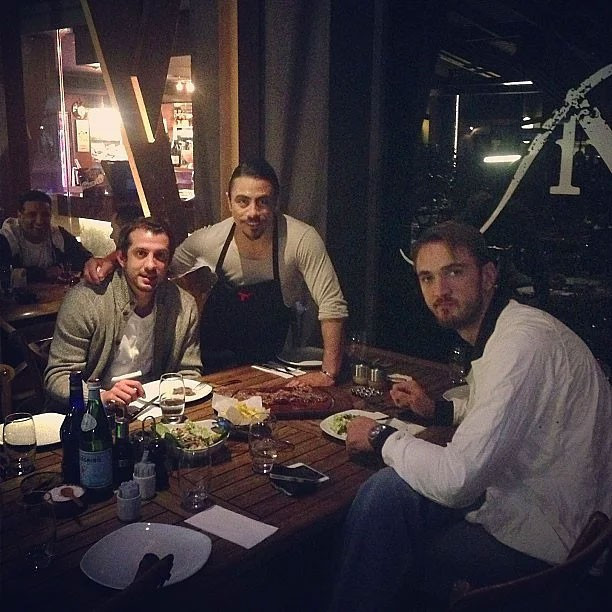 Nusret durdurulamıyor ünlüleri bırakmıyor ! İşte o fotoğraflar - Resim: 3