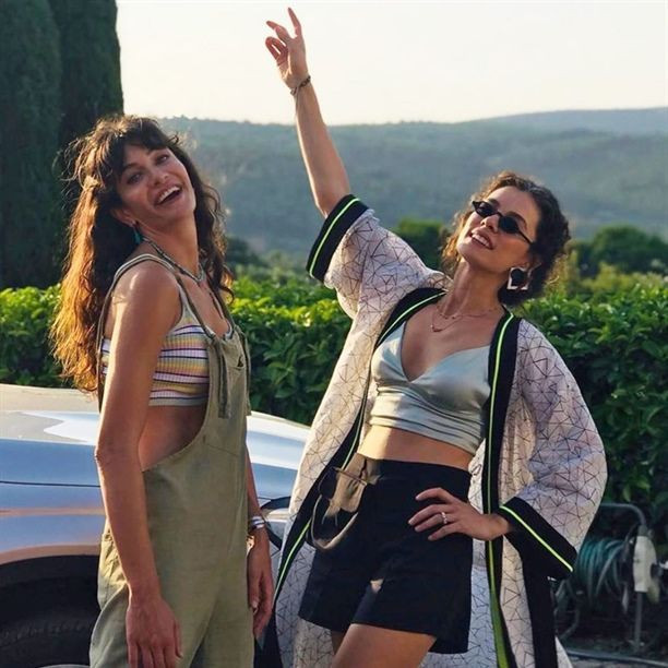 Berrak Tüzünataç ve Özge Özpirinçci aynı filmde! Havuz sahneleri olay oldu - Resim: 1