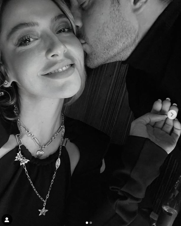 Hadise Mehmet Dinçerler'in annesiyle tanışınca sahne kıyafetleri birden değişti! - Resim: 4