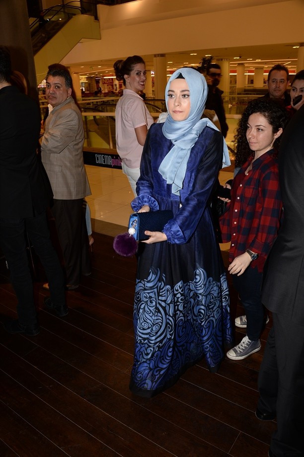 Ünlü oyuncu tesettüre girdi - Resim: 1