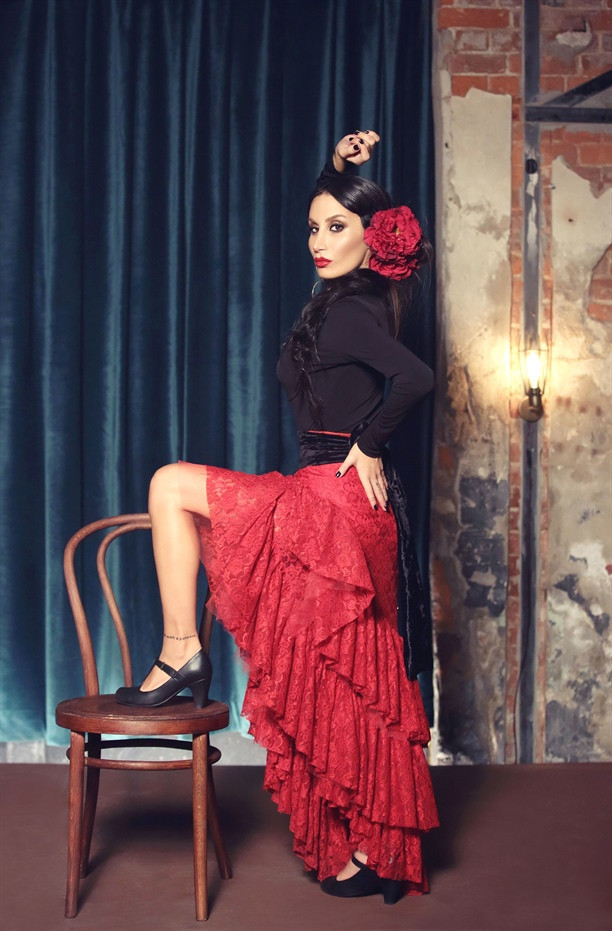 İrem Derici'den Flemenko ateşi! - Resim: 1