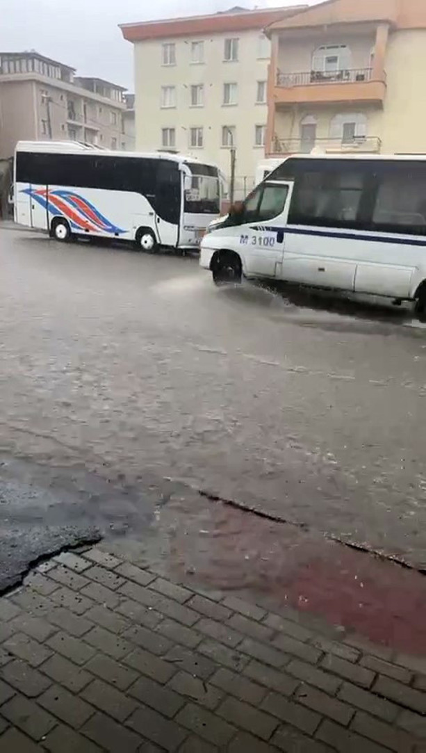 Bu görüntüler bugün İstanbul'dan! Hafif başlayıp hızını artırdı - Resim: 0