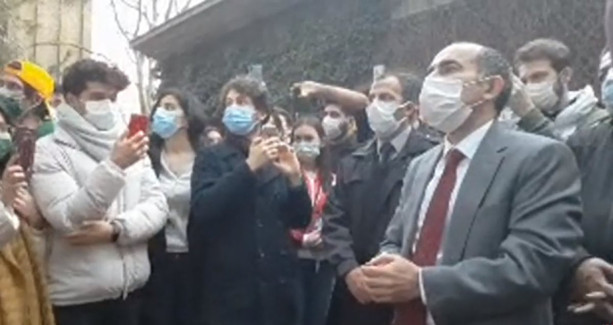 Boğaziçi Üniversitesi Rektörü Melih Bulu, öğrencilerin arasına girdi - Resim: 0