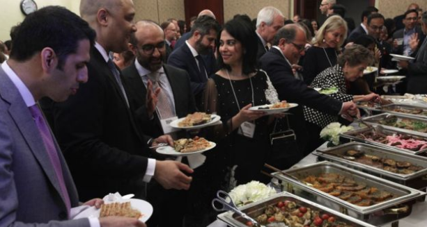 ABD bir ilk gerçekleşti! Amerikalı Müslümanlar kongrede iftarını açtı - Resim: 2