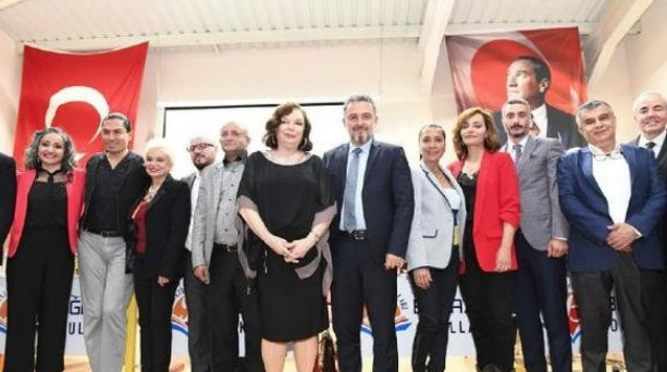 'Türk oyuncuların hepsi esrar kullanıyor' Asuman Dabak herkesi bombaladı - Resim: 3