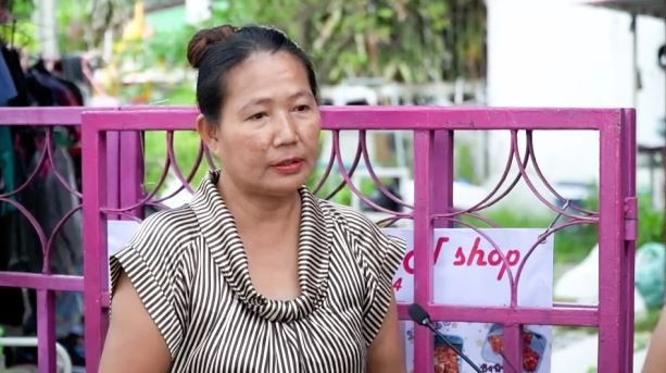 Tuvaletini yapan kadın hayatının şokunu yaşadı! 2 metrelik yılan ısırdı - Resim: 2