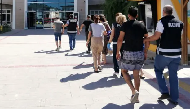 Burdur'da çiğ köftecinin dikkati kalpazanlık yapan çeteyi çökertti! - Resim: 0