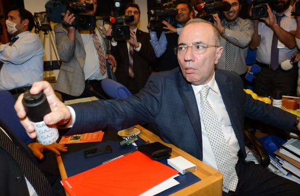 CHP'liler AK Partililere biber gazı sıktı! - Resim: 2