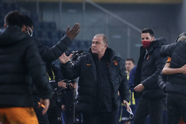 Nihat Özdemir'den olaylı derbi yorumu: Ceza vermekten asla çekinmeyeceğiz - Resim: 2