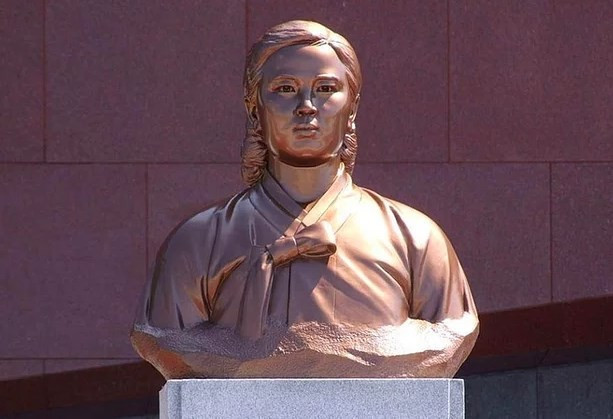 Kore lideri ilan etti : 'İsa'ya değil babaanneme tapın' - Resim: 3