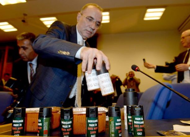 CHP'liler AK Partililere biber gazı sıktı! - Resim: 3