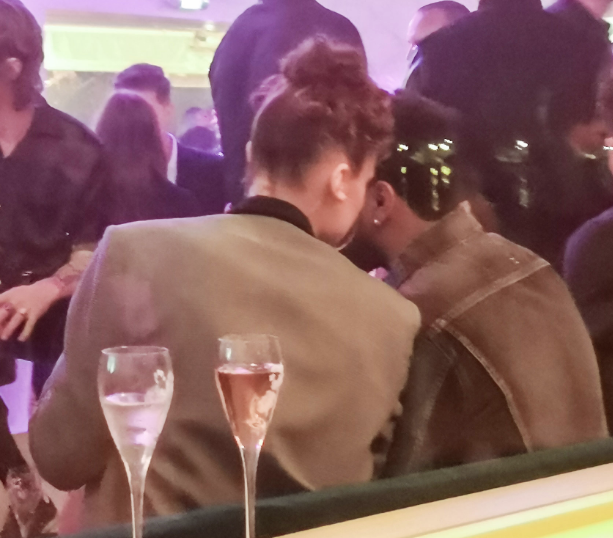 Eski aşkına geri döndü! Dudak dudağa yakalandılar - Resim: 3