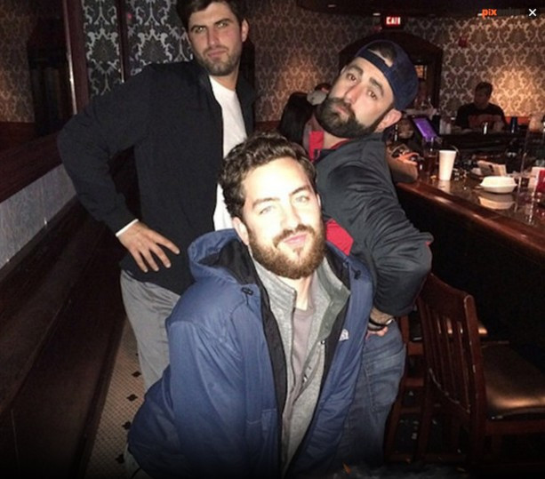 Gülmek garanti seksi pozları erkekler verirse...  - Resim: 1