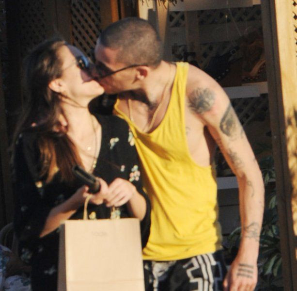 Can Bonomo, Öykü Karayel aşka geldi! Maskesiz çift birbirlerini öpmeye doyamadı - Resim: 4