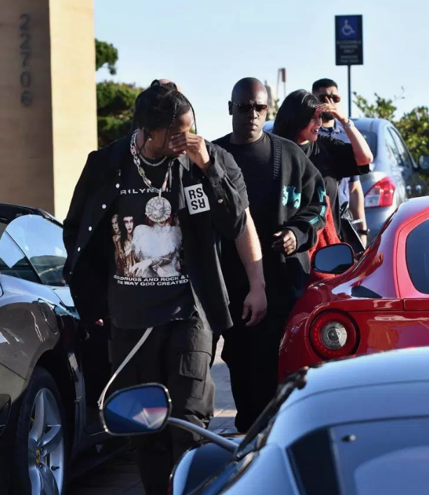 İlk kez görüntülendiler! Kylie Jenner'a milyon dolarlık doğum hediyesi  - Resim: 2