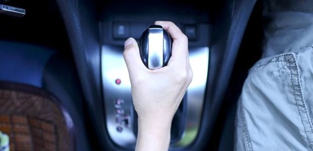 Yokuş aşağı boş viteste giderseniz... İşte doğru bilinen yanlışlar - Resim: 1