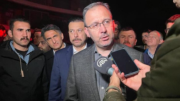 İzmir'deki bir sitede büyük yangın çıktı! Çok sayıda kişi içerdeydi - Resim: 0