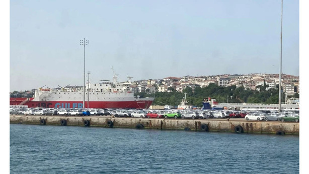 Binlerce araç Haydarpaşa Limanı'nda satılmayı bekliyor - Resim: 0