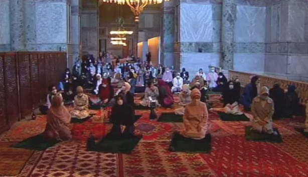Ayasofya 86 yıl sonra ibadete açıldı! İlk cuma eşsiz oldu Erdoğan dua okudu - Resim: 5