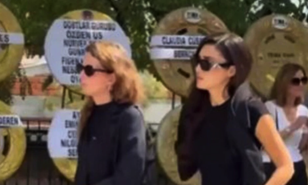 Nilperi Şahinkaya'dan gece yarısı intihar şoku: ''Annemsiz yapamıyorum, beni affedin!'' - Resim: 4