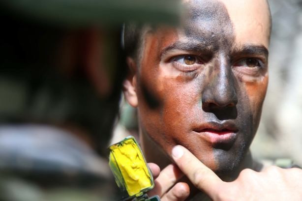 Dünyanın en zorlu askeri eğitimi böyle tatbikat görülmedi! - Resim: 1