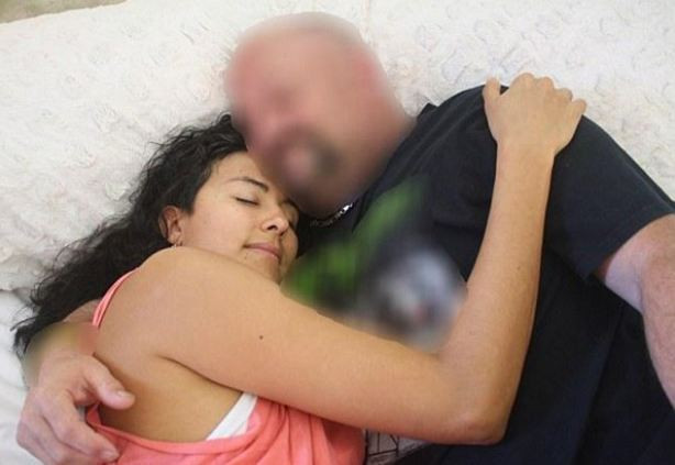 Onun işi bu haftada 20 saat tanımadığı insanlarla... - Resim: 1