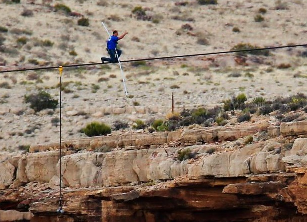 Çılgın cambaz ölüme meydan okudu - Resim: 4