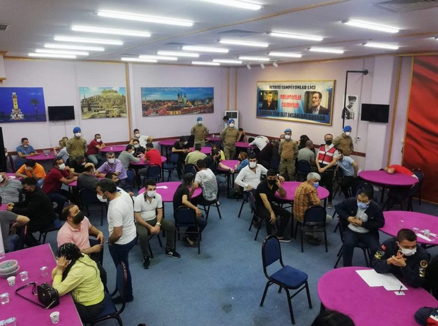 İzmir'de HES kodlu kumarhane kurmuşlar! Ekipler gizli mekana koçbaşıyla duvarı kırarak girdi - Resim: 3