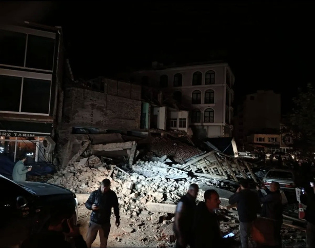 Balıkesir merkezli bir deprem meydana geldi! 6.1 şiddetinde oldu - Resim: 1