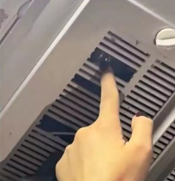 Kadınlar tuvaletinde kamera bulundu! İnşaat şirketindeki kadınlar farketti - Resim: 0