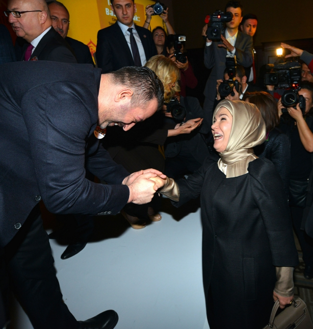 Cem Yılmaz Emine Hanım'ı koparttı - Resim: 2