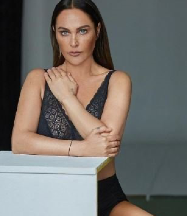 Hülya Avşar'ın cesur sahne kıyafeti çok konuşulur görenler mest oldu - Resim: 2