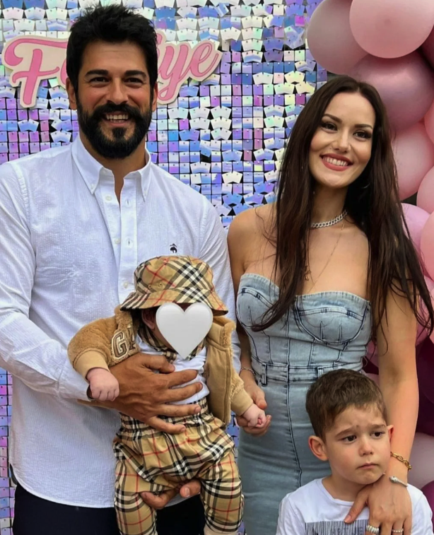 Boşanma iddiaları vardı! Fahriye Evcen'in küçük oğluyla pozu sosyal medyayı salladı - Resim: 2