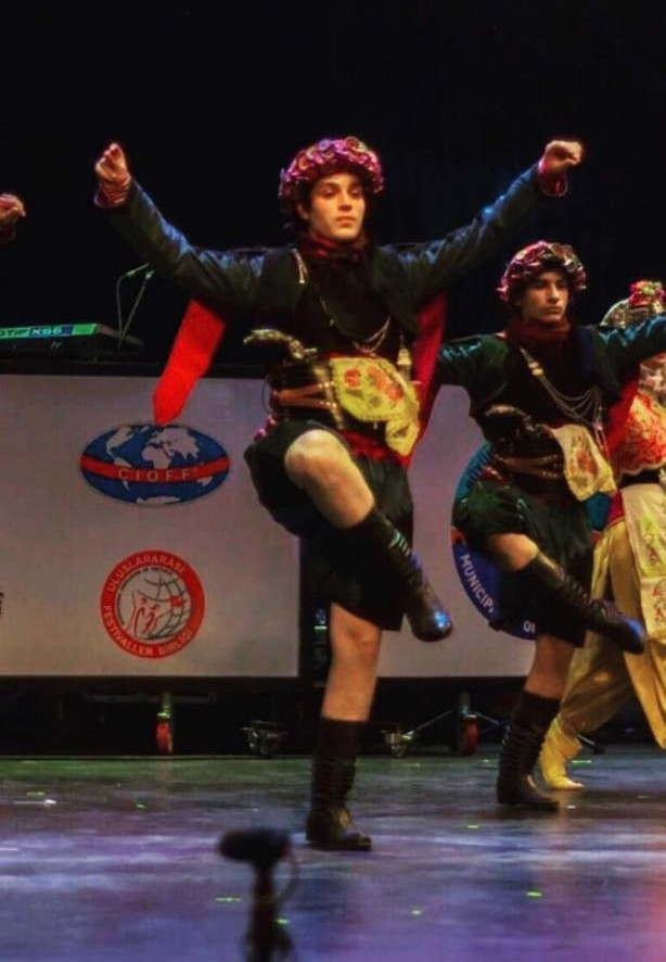 Bakırköy’de lise öğrencisine bıçaklı dehşet! Çabaya rağmen kurtulamadı - Resim: 1