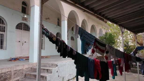 Cizre'de çatışma aileler camilere sığındı!  - Resim: 1