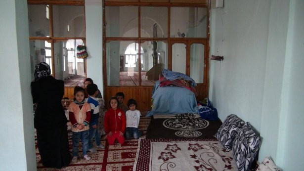 Cizre'de çatışma aileler camilere sığındı!  - Resim: 4