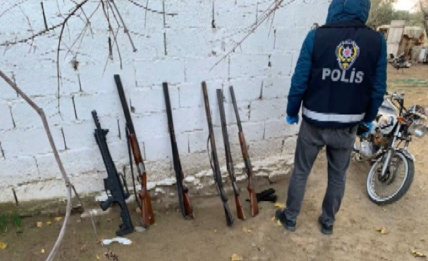 İzmir'de eş zamanlı zehir baskını: 50 adreste 37 kişi gözaltına alındı - Resim: 5