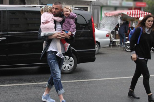 Burak Yılmaz prensesleriyle gezmede - Resim: 3